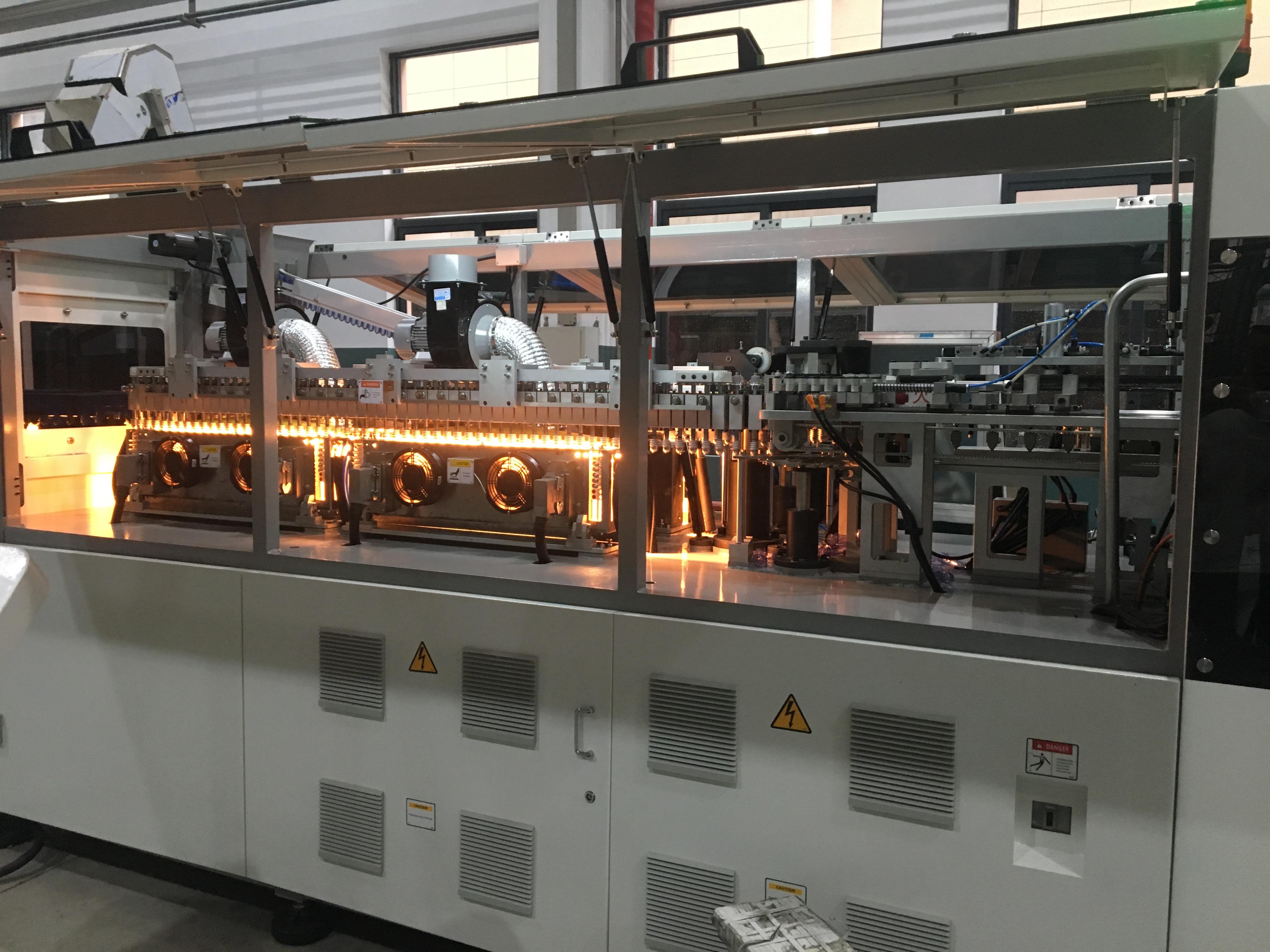 PET Bottle Blowing Machine